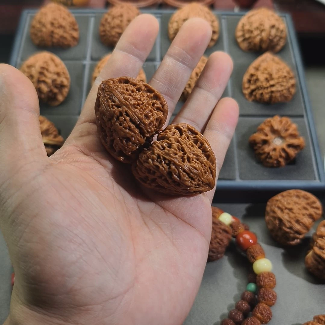 双***。文玩核桃吊坠南疆石