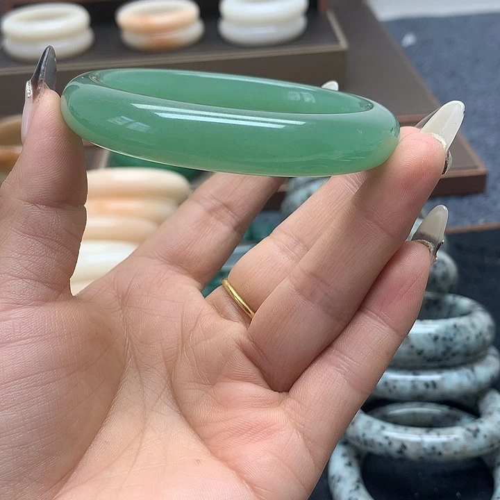 石英质玉未镶嵌手镯