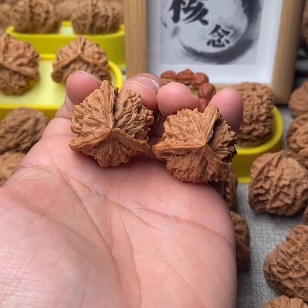 文玩核桃吊坠盘山三棱35