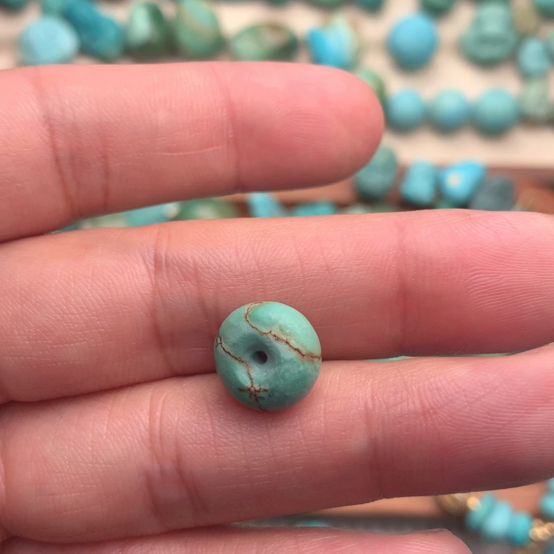 喝***红绿松石未镶嵌颈饰