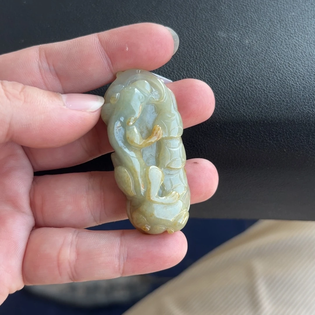 翡翠未镶嵌颈饰挂件