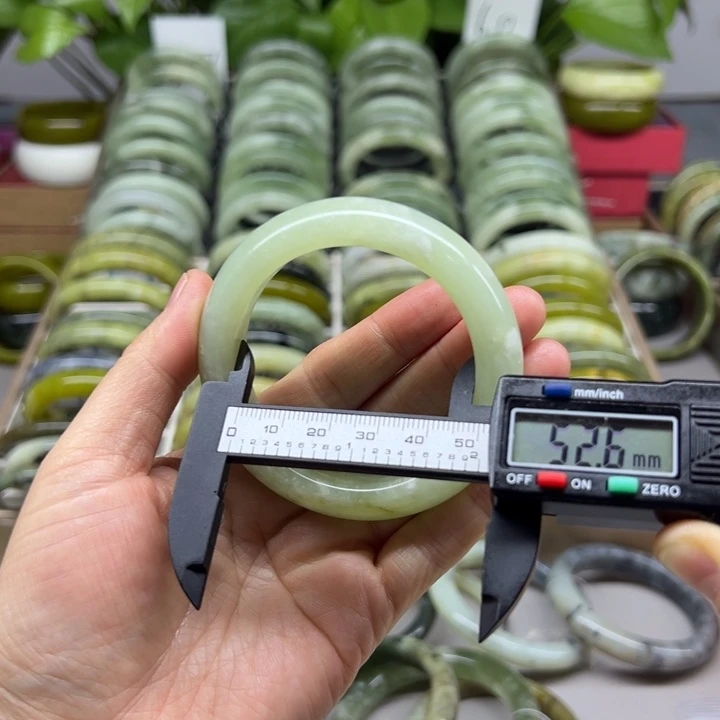蛇纹石玉未镶嵌手镯33