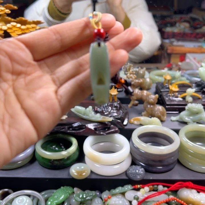 和田玉颈饰未镶嵌