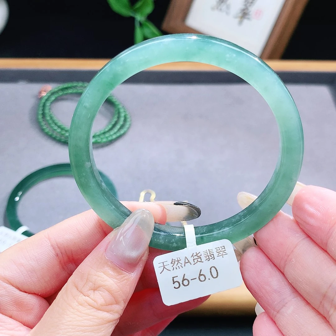 翡翠手镯（圆镯）未镶嵌