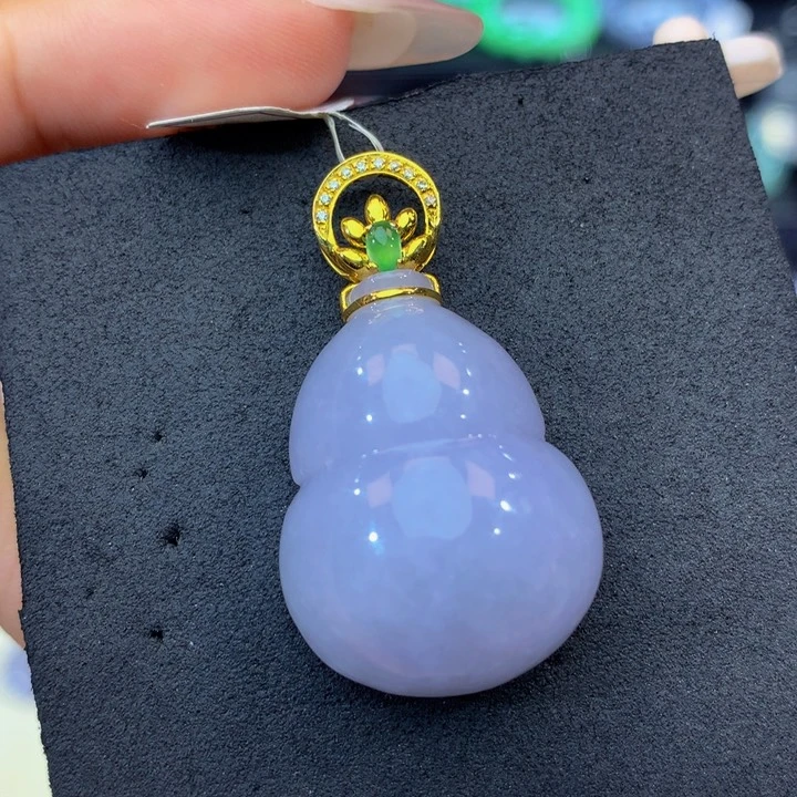 翡翠18K金镶嵌颈饰翡翠