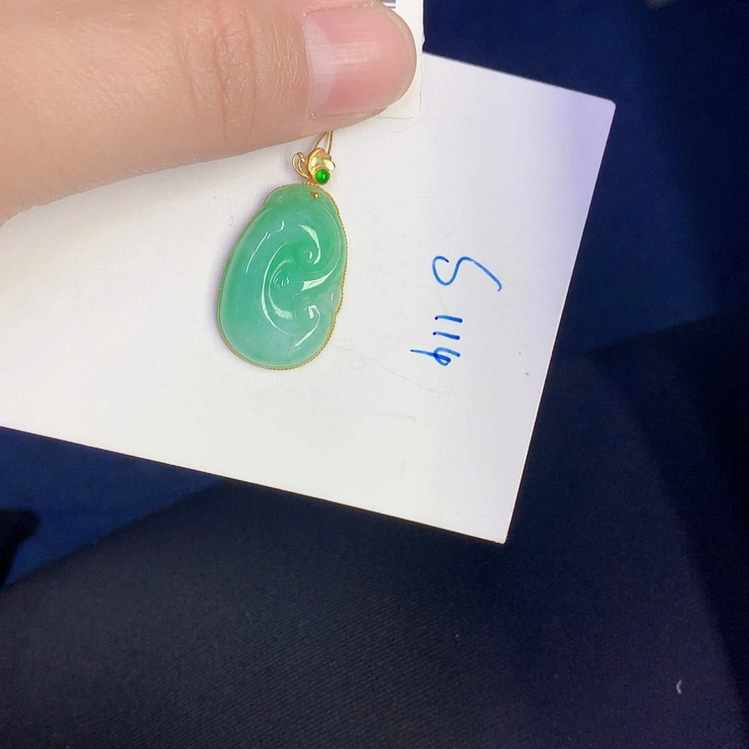 翡翠18K金镶嵌颈饰