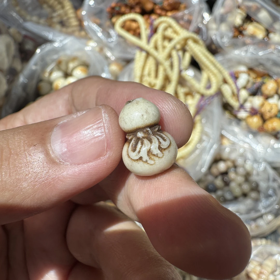 【D6201】牛骨做旧小葫芦 10mm 左右可做顶珠配珠滴溜
