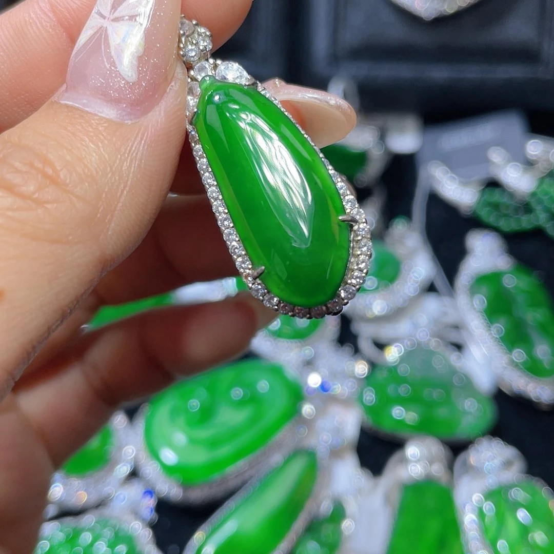 翡翠颈饰银S925镶嵌翡翠