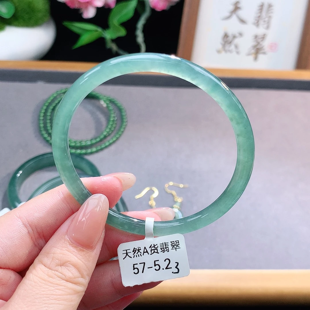 未镶嵌手镯（圆镯）翡翠