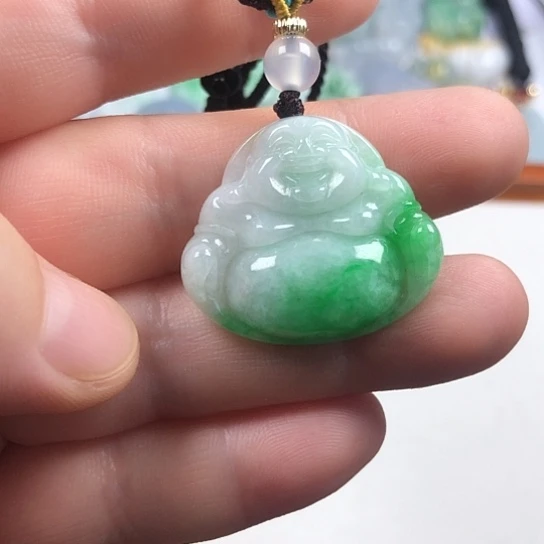 静***…翡翠未镶嵌颈饰佛公