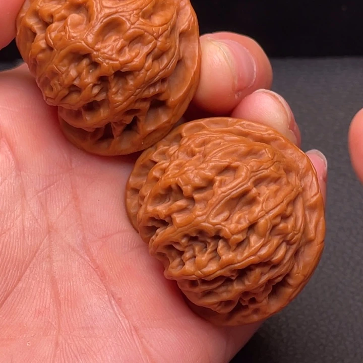 文玩核桃把件秦岭野生核桃