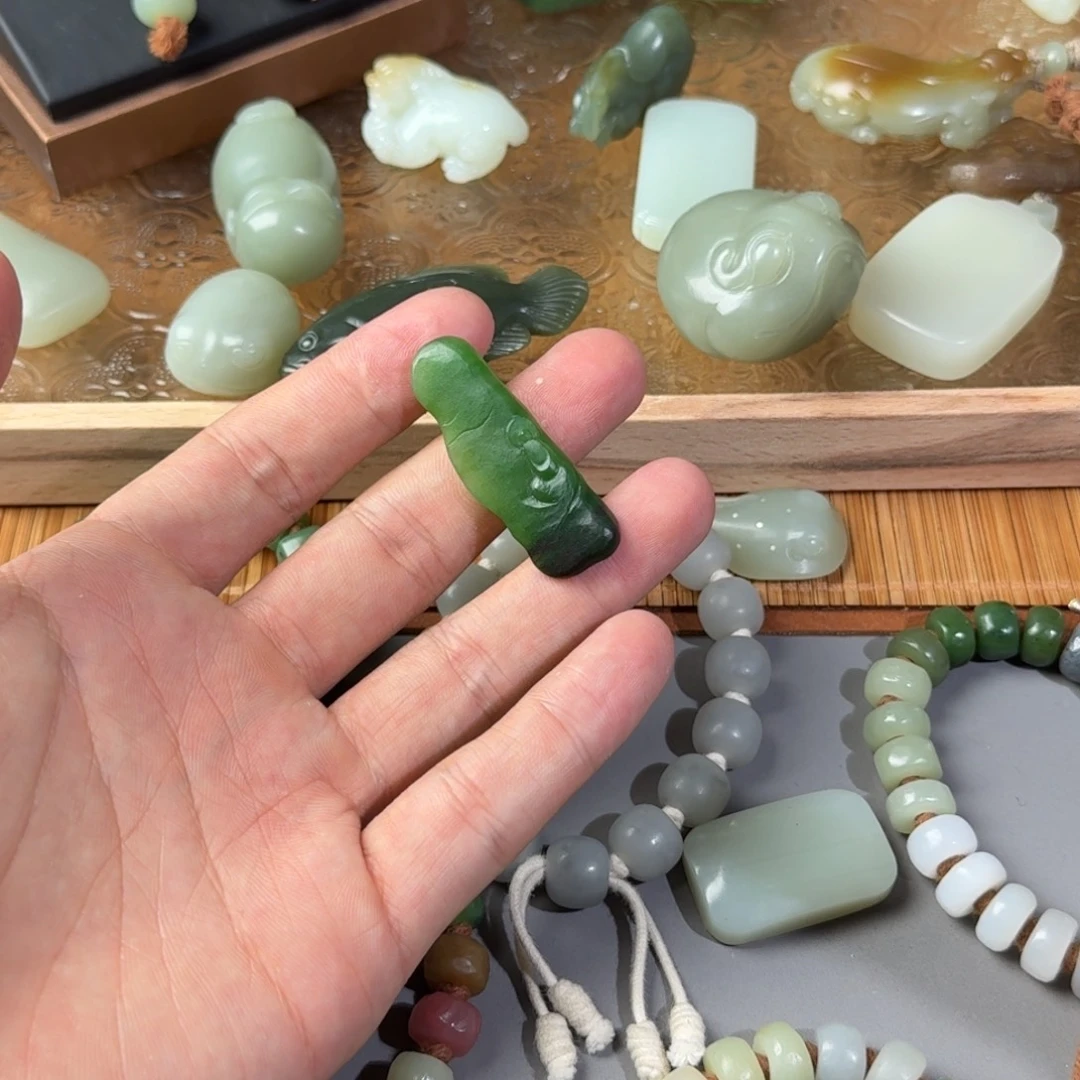 无***雕和田玉（糖玉）未镶嵌颈饰