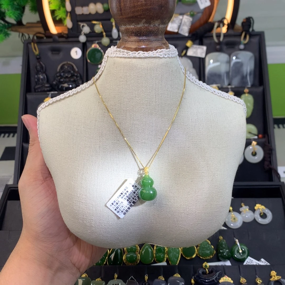 和田玉18K金镶嵌吊坠(赠链)