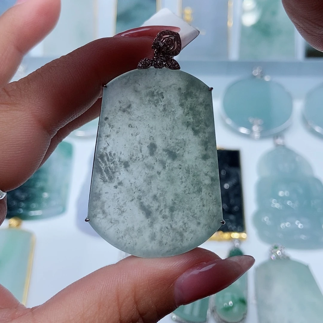 翡翠颈饰18K金镶嵌缅甸