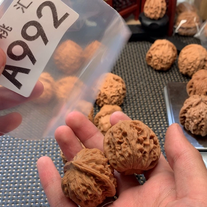 E***琪文玩核桃吊坠龙炎