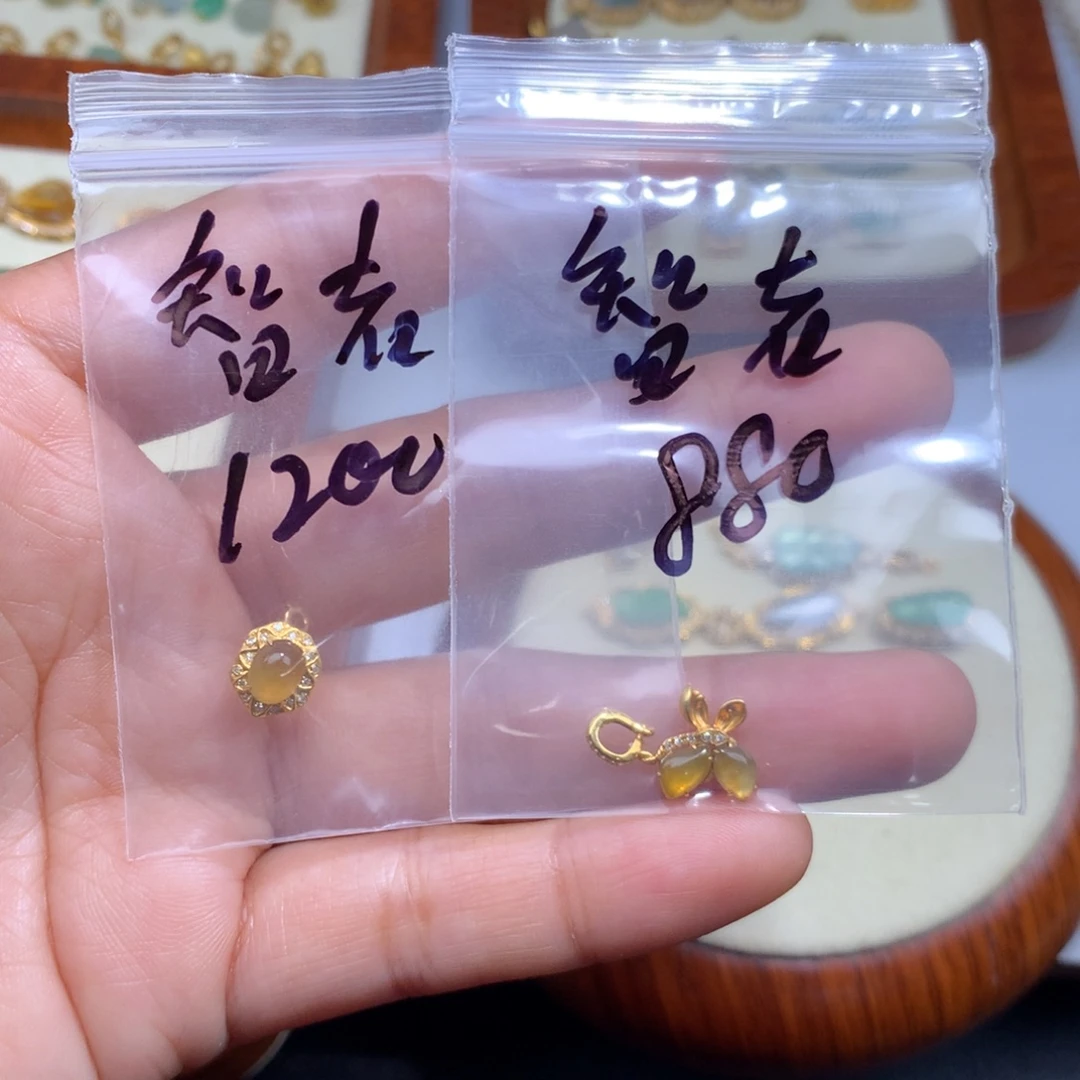 智***～翡翠18K金镶嵌毛衣链蛋面和蝴蝶滴溜