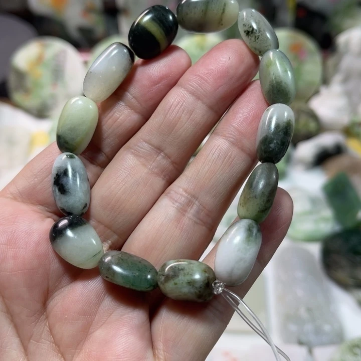 独山玉未镶嵌颈饰