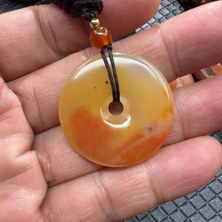 石英质玉（黄龙玉）颈饰未镶嵌