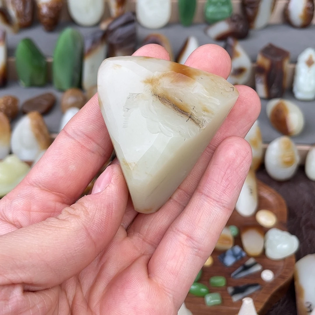 用***7和田玉未镶嵌颈饰