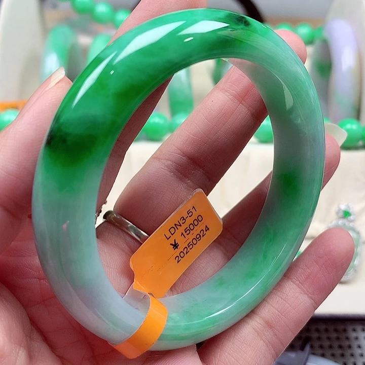 翡翠未镶嵌手镯翡翠