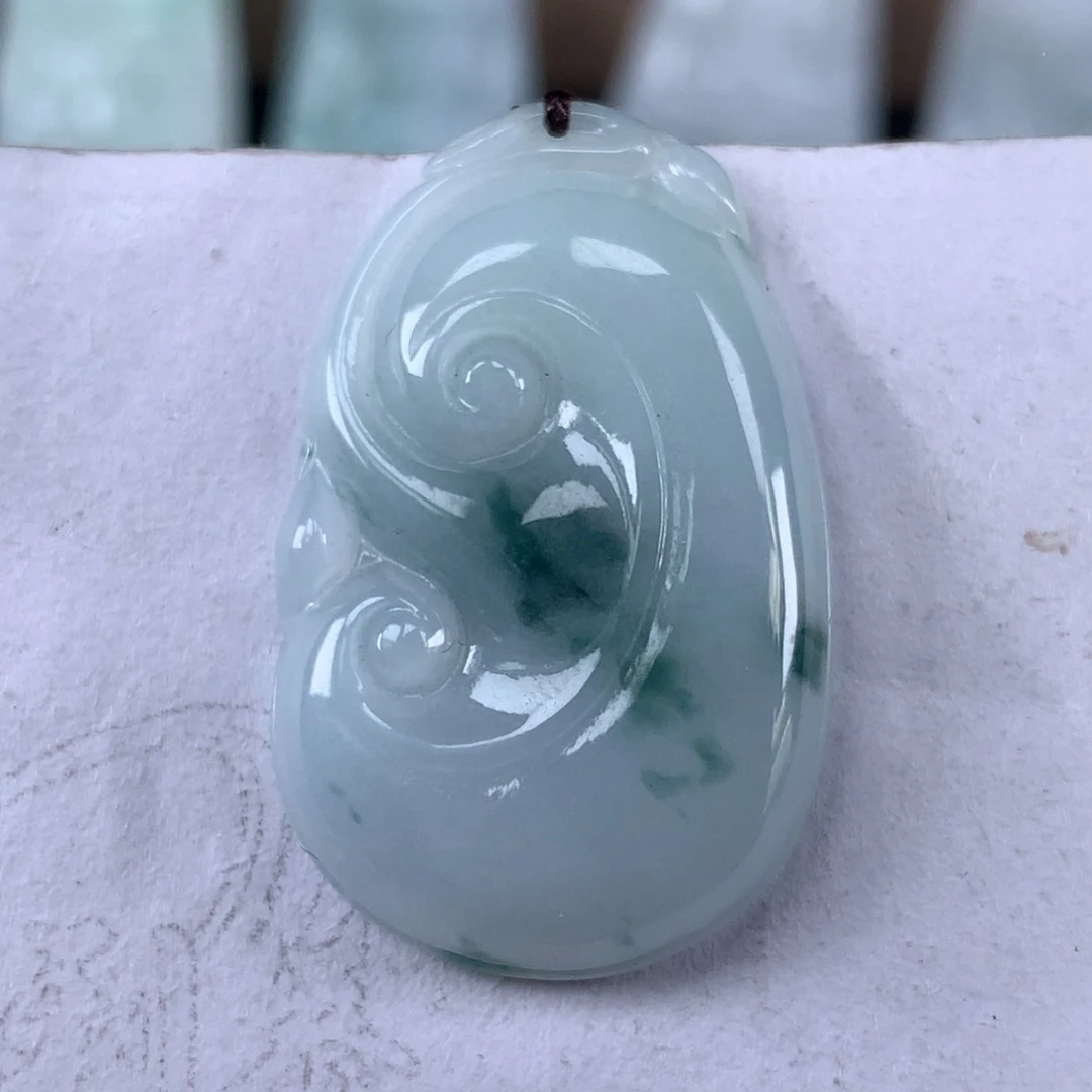 翡翠未镶嵌颈饰如意