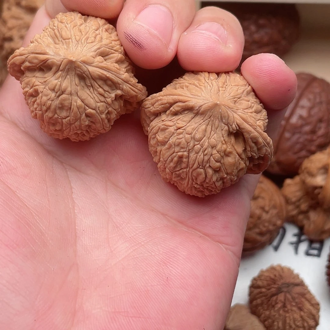 文玩核桃吊坠温***人绣球