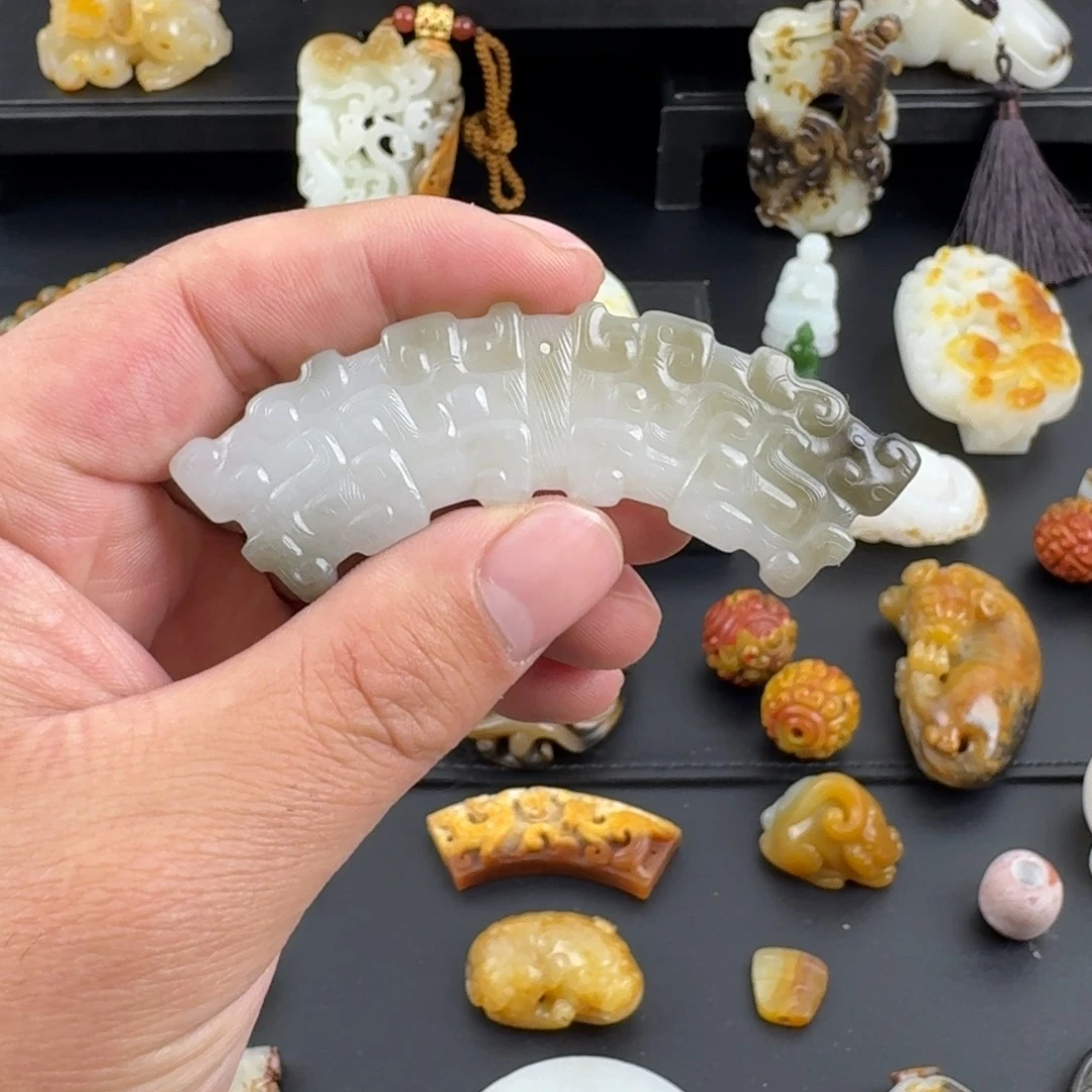 和田玉（糖玉）颈饰未镶嵌