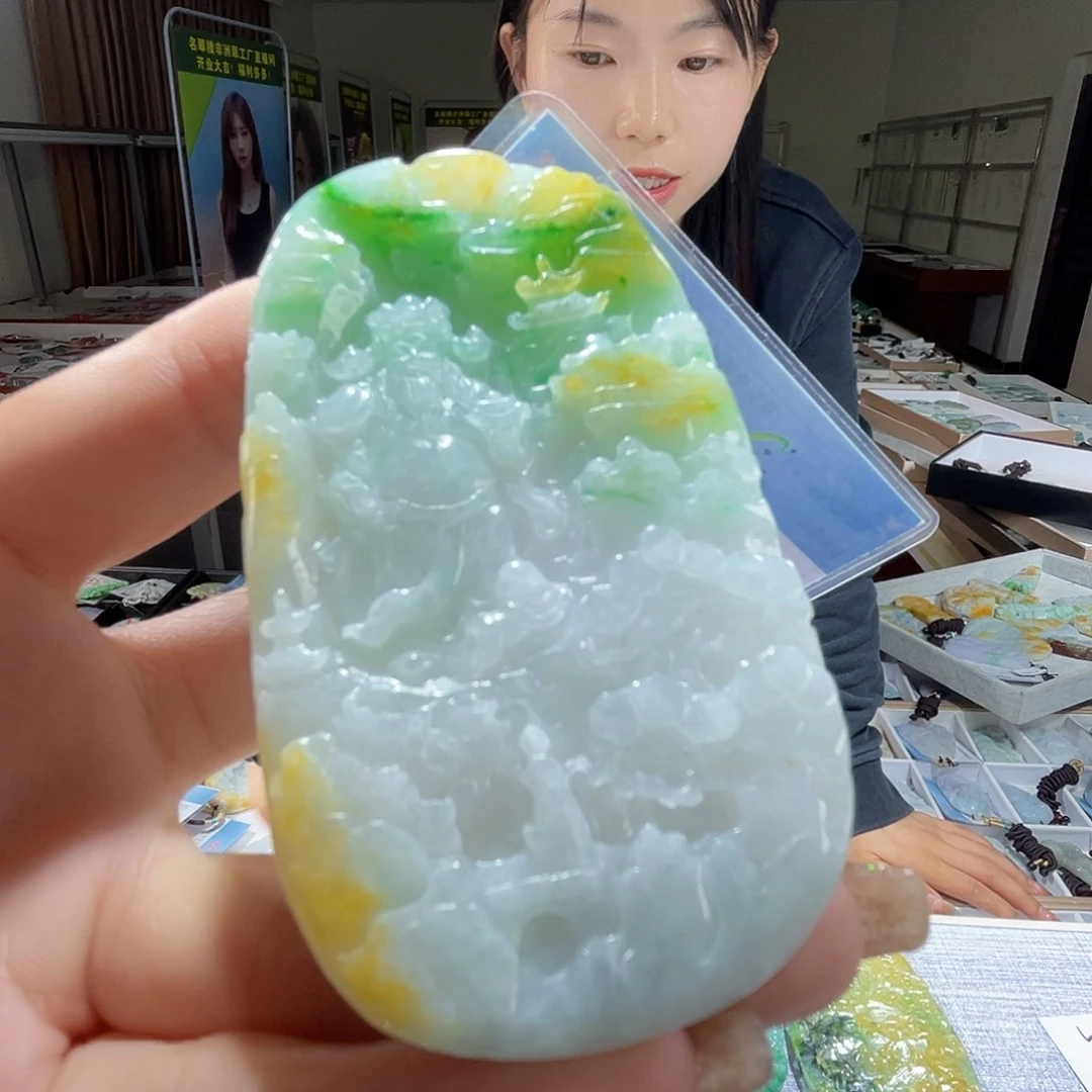 翡翠未镶嵌颈饰一