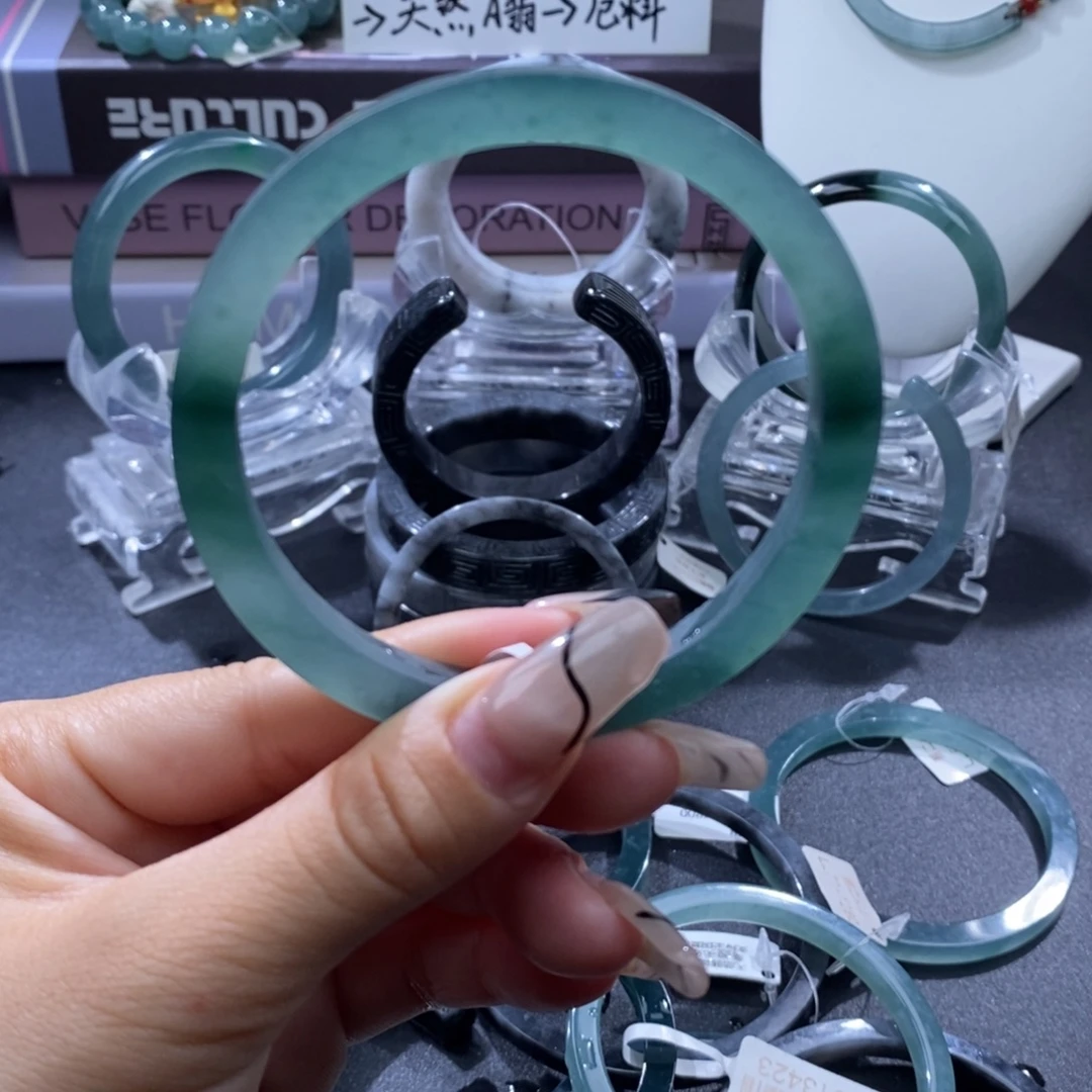定制翡翠未镶嵌手镯