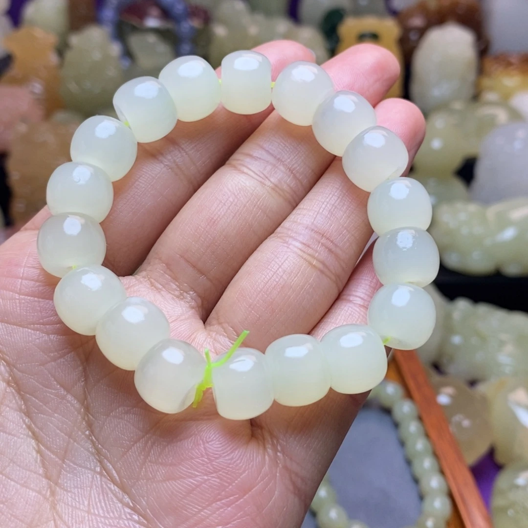 颜***颜玉天然桌面小摆件