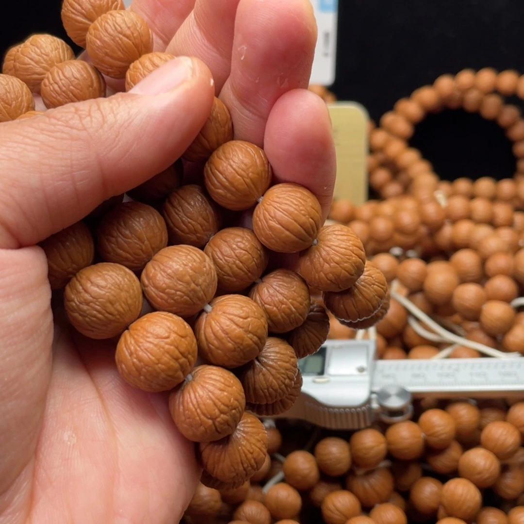 猴头核桃吊坠凤羽