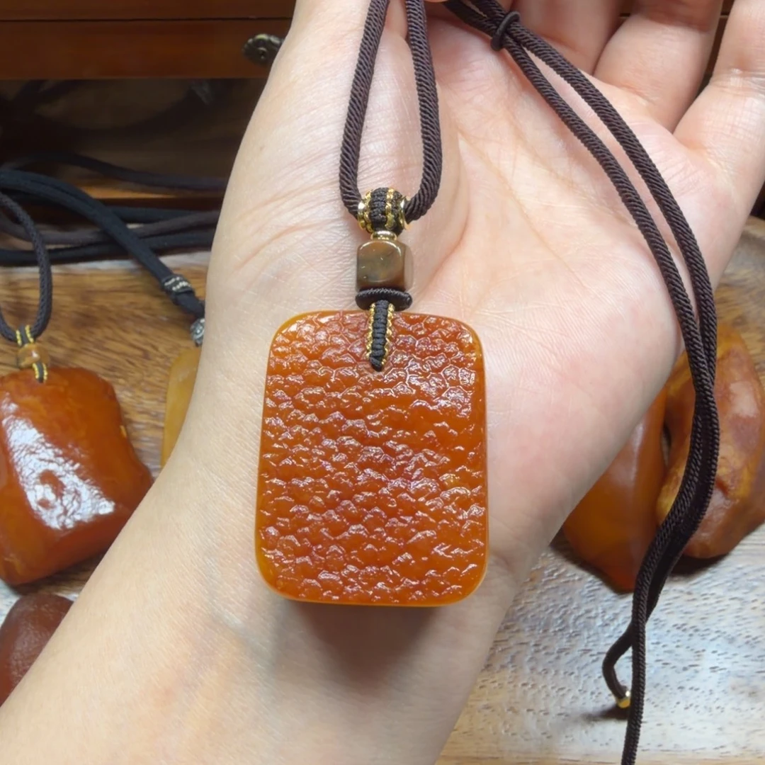 琥珀未镶嵌吊坠(赠链)