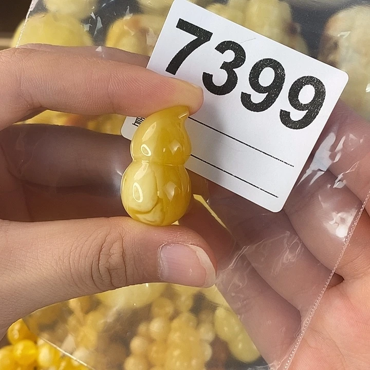 诺***讲蜜蜡未镶嵌珠宝奇石