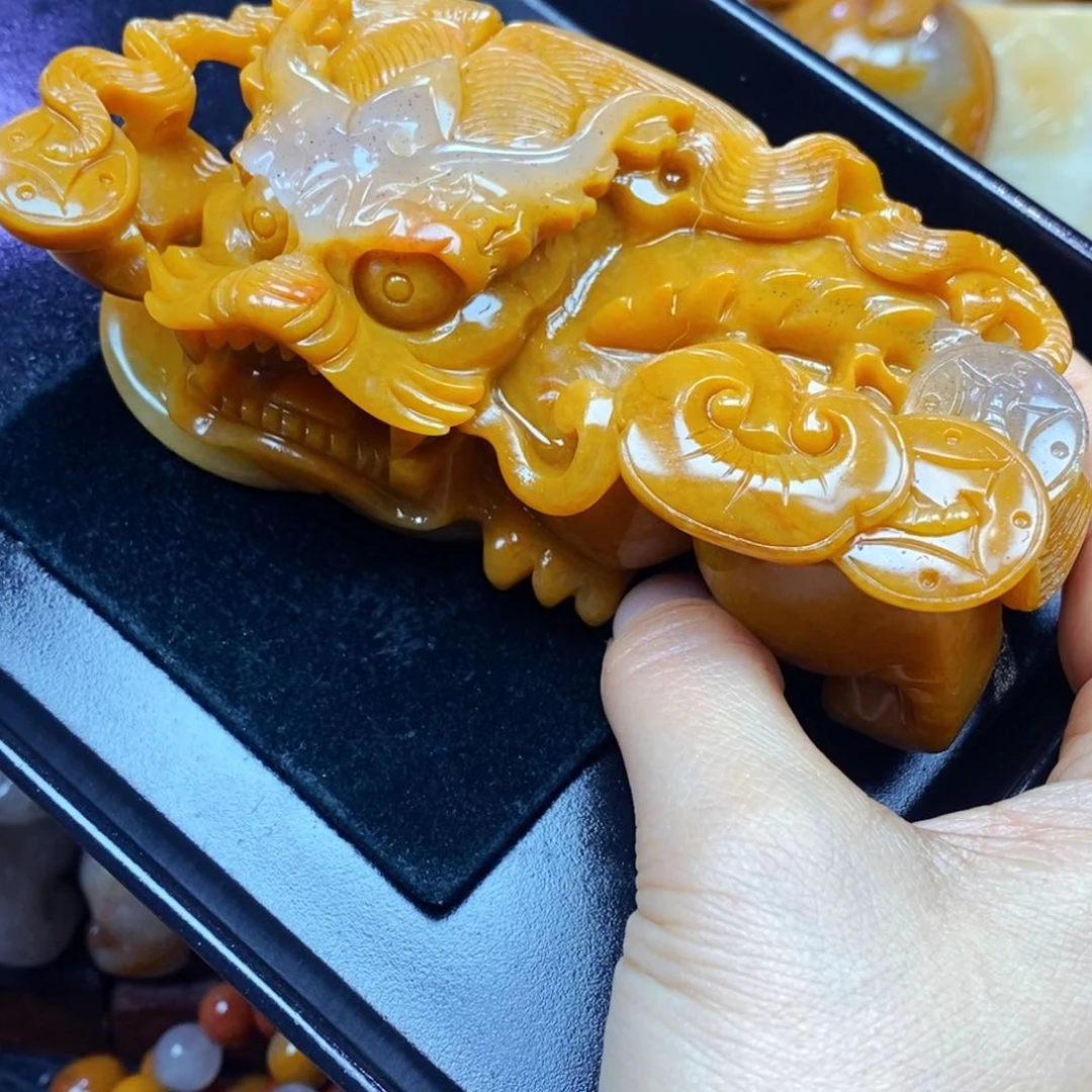 未镶嵌石英质玉(黄龙玉)颈饰