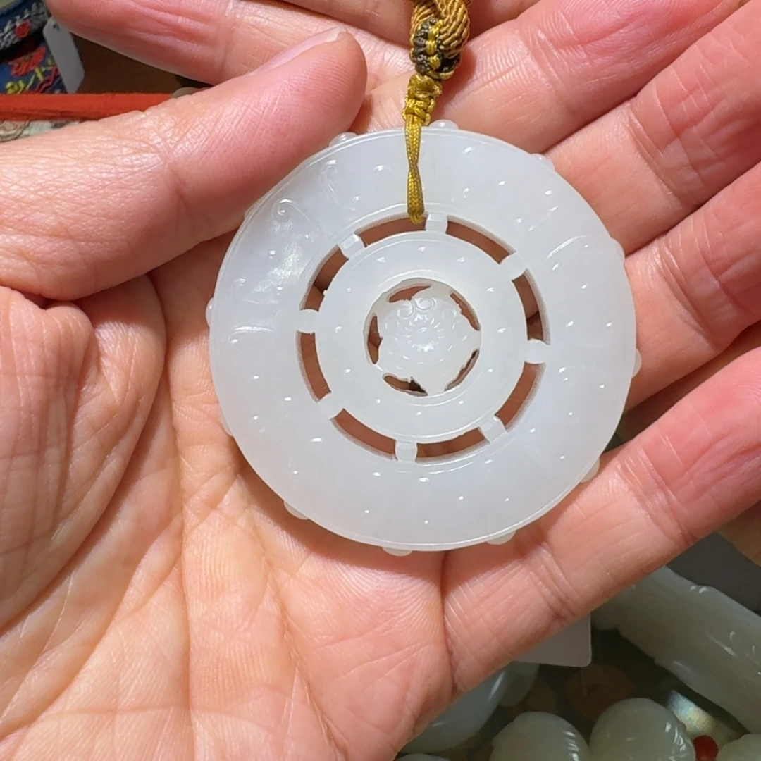 和田玉未镶嵌把件