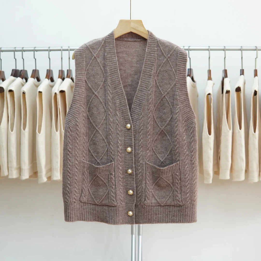 1002 休闲V领针织马甲秋冬复古文艺女麻花纯色新款宽松外套双口袋