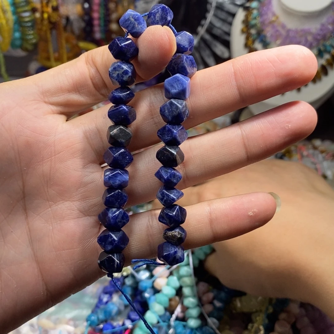 未镶嵌，蓝纹冲角10mm，石英质玉