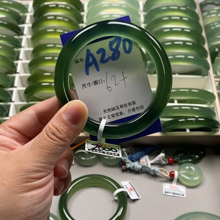 "****蛇纹石玉未镶嵌手镯