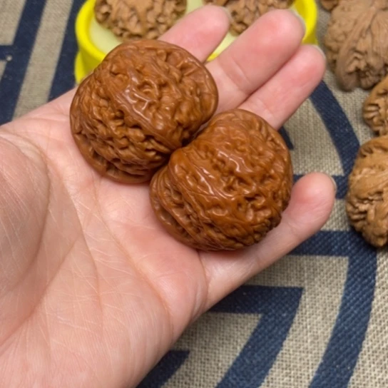 吊坠文玩核桃闷白