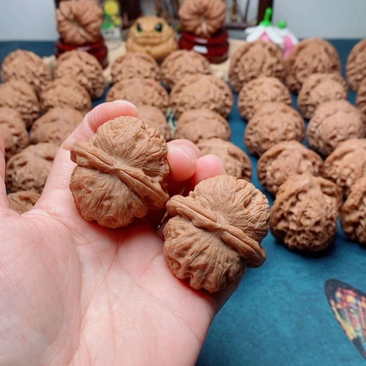 文玩核桃把件元宝39（微瑕）