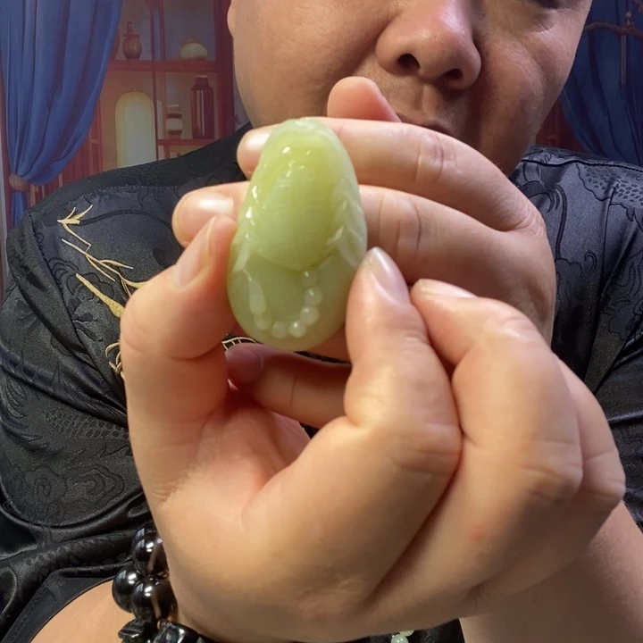 颈饰未镶嵌和田玉（黄玉）蝎子