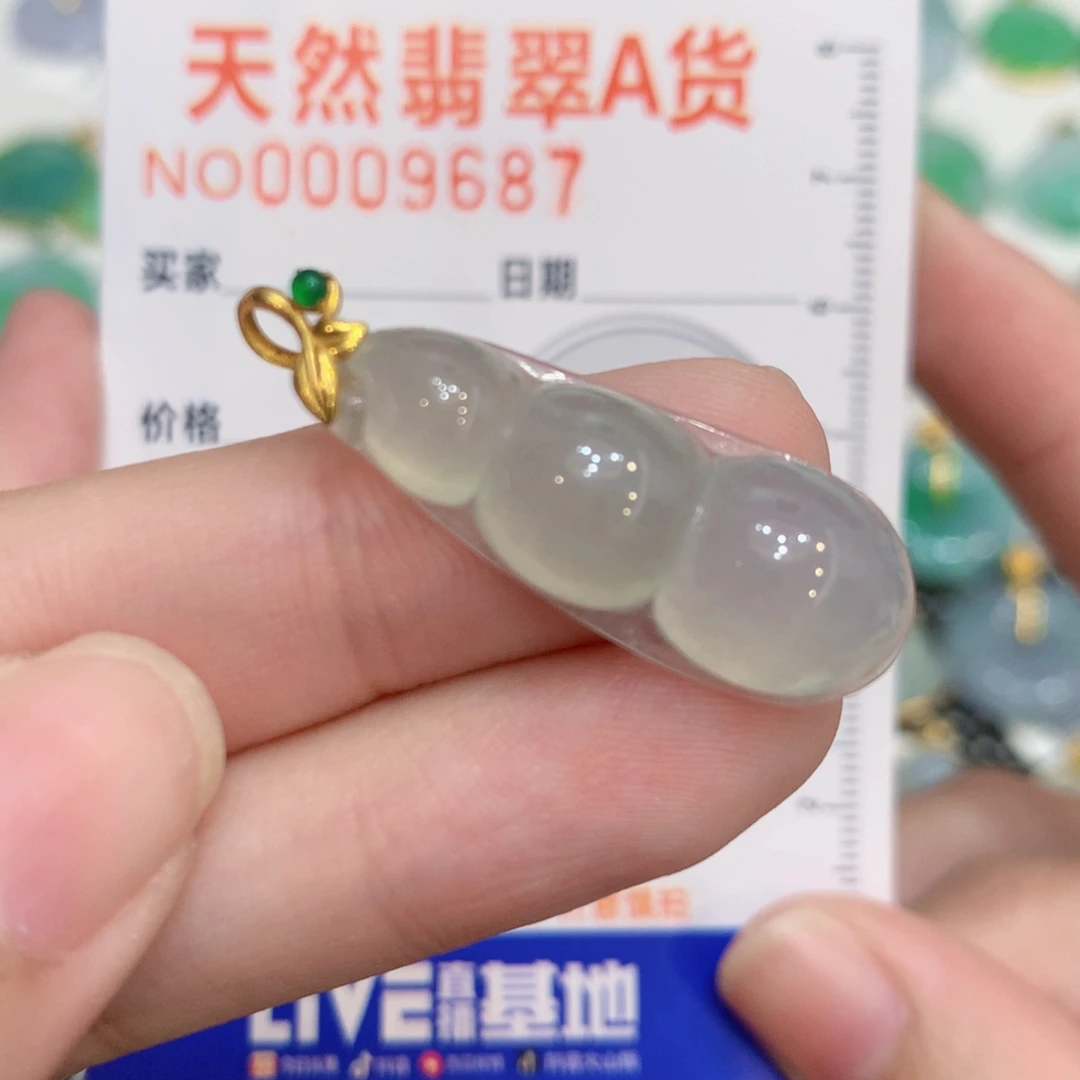 翡翠18K金镶嵌颈饰豆子