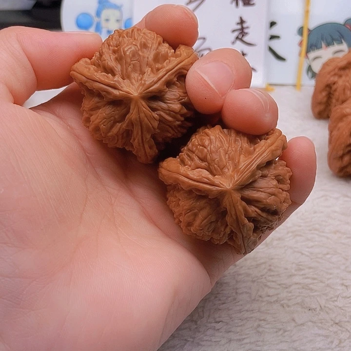 吊坠文玩核桃壹***。三棱