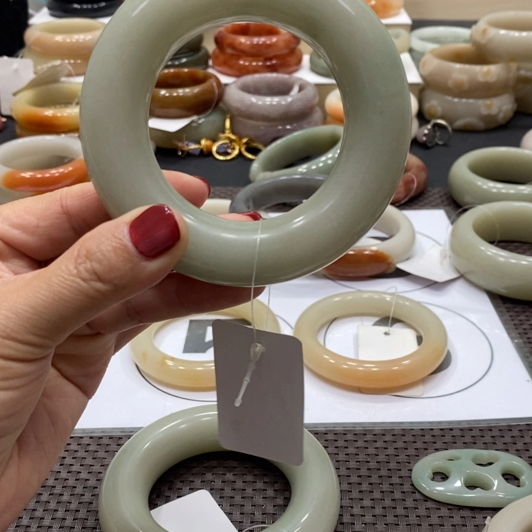 石英质玉手镯未镶嵌罢*