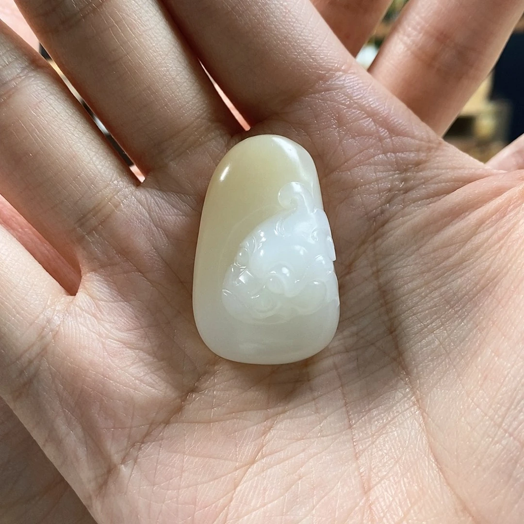 ****幵颈饰未镶嵌和田玉（糖玉）