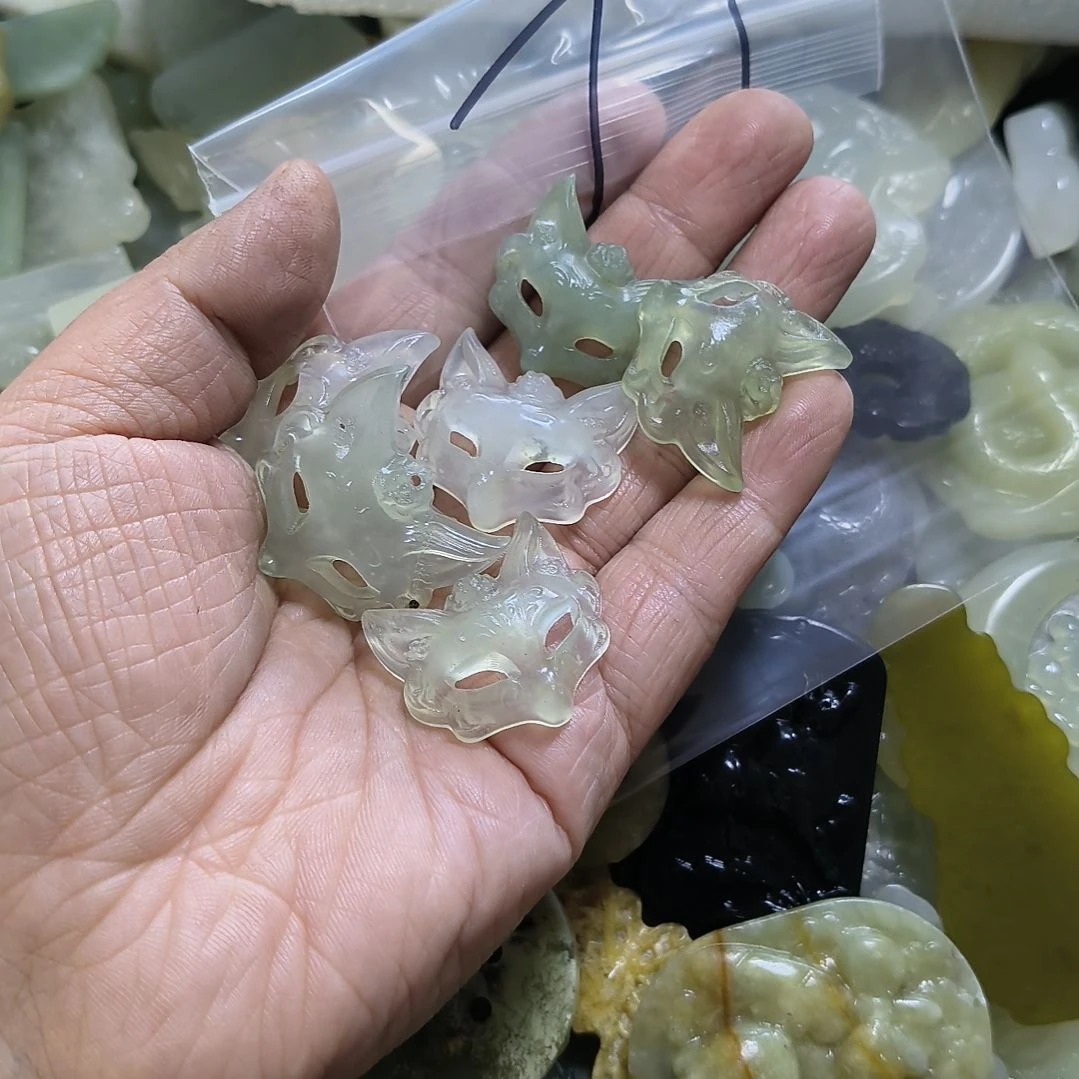 蛇纹石玉颈饰未镶嵌?****喵71