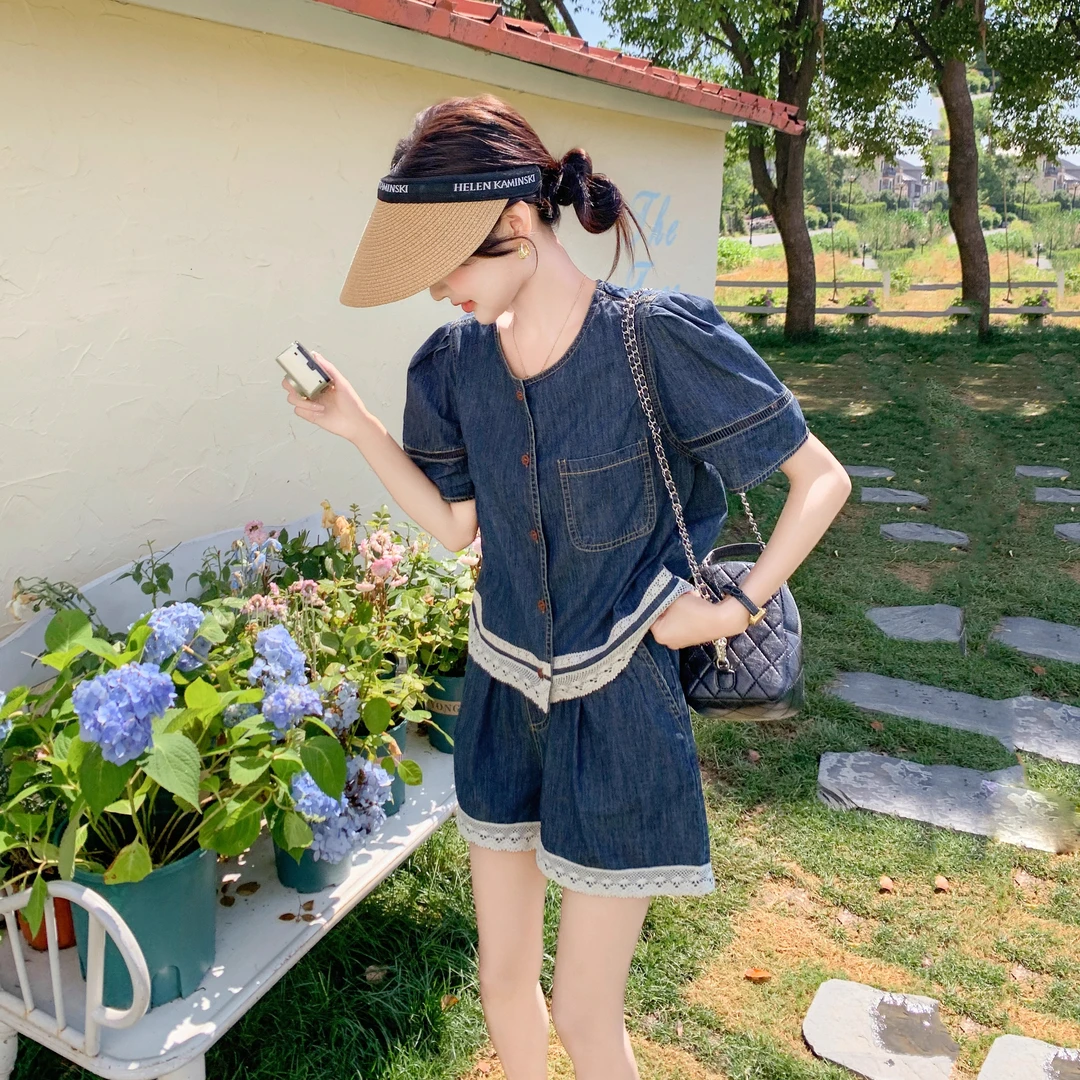 复古炸街减龄今年流行牛仔套装女夏季新款蕾丝拼接上衣短裤两件套