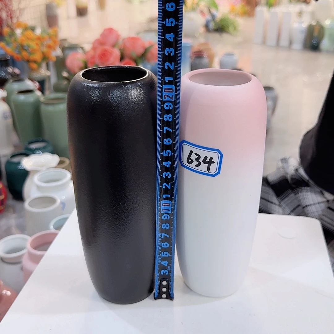 634号一对小花瓶高20厘米瑕疵