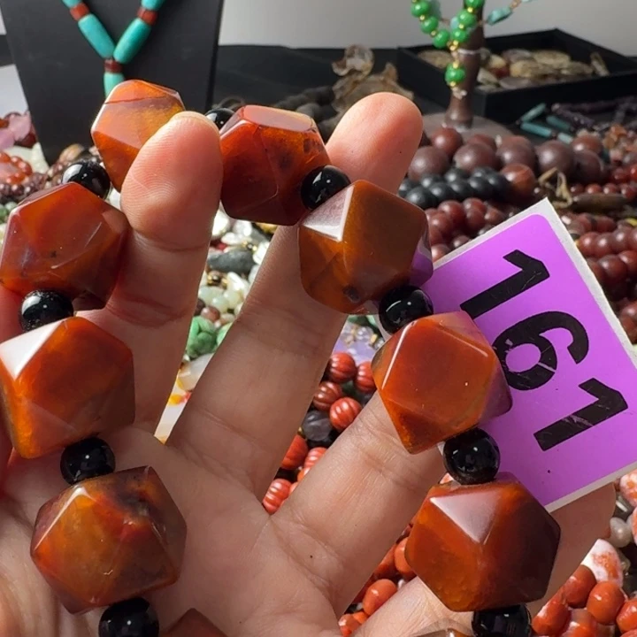 等***形和田玉未镶嵌颈饰