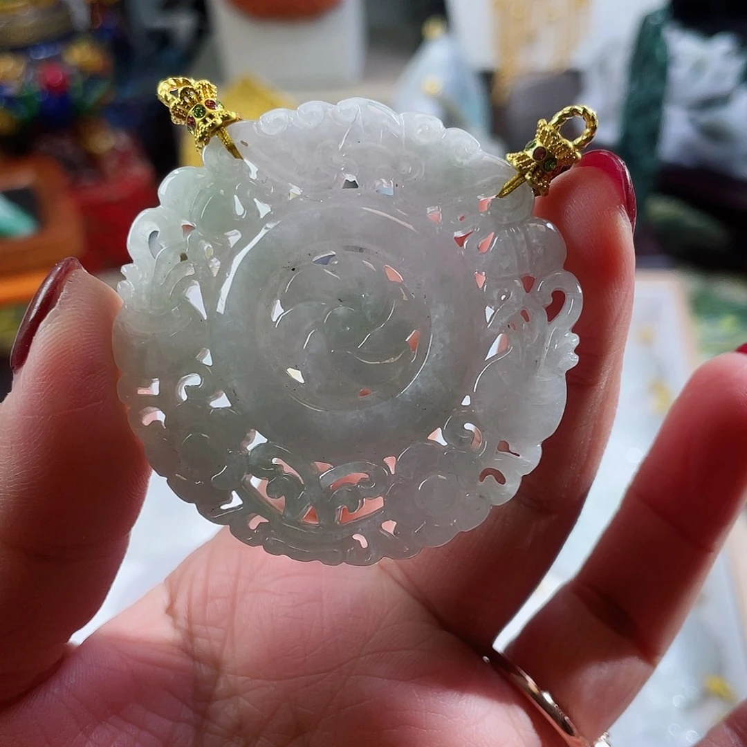 翡翠颈饰未镶嵌翡翠镂空圆牌